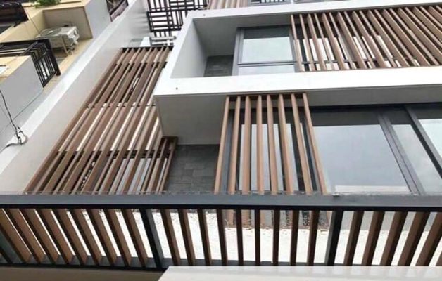 Lam che nắng mặt tiền nhà phố 2 tầng hiện đại